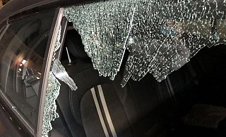 Die Täter benötigen für die Taten einige Sekunden. In der Regel schlagen sie stumpf eine Seitenscheibe ein und geifen dann im Inneren zu. - Symbolfoto: Polizei Die Täter benötigen für die Taten einige Sekunden. In der Regel schlagen sie stumpf eine Seitenscheibe ein und geifen dann im Inneren zu. - Symbolfoto: Polizei