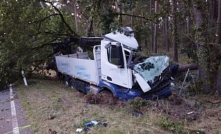 Für den Mann hinter dem Steuer kam jede Hilfe zu spät. MT-Foto: - Oliver Plöger Für den Mann hinter dem Steuer kam jede Hilfe zu spät. MT-Foto: - Oliver Plöger