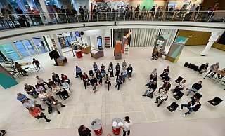 37 Bürgerinnen und Bürger diskutierten in der Wissenswerkstadt über Bielefelds Verkehrspolitik. - Peter Unger 37 Bürgerinnen und Bürger diskutierten in der Wissenswerkstadt über Bielefelds Verkehrspolitik. - Peter Unger