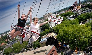 Noch bis Montag läuft in Gütersloh die Pfingstkirmes. Fünf neue Attraktionen gibt es bei der ersten Kirmes nach dem Tod von August Schneider vor einigen Wochen. - Andreas Frücht Noch bis Montag läuft in Gütersloh die Pfingstkirmes. Fünf neue Attraktionen gibt es bei der ersten Kirmes nach dem Tod von August Schneider vor einigen Wochen. - Andreas Frücht