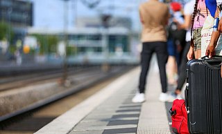 Geduld ist gefragt: Auch am Bielefelder Hauptbahnhof müssen viele Reisende auf verspätete Züge warten. - Sarah Jonek Geduld ist gefragt: Auch am Bielefelder Hauptbahnhof müssen viele Reisende auf verspätete Züge warten. - Sarah Jonek