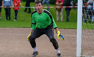 Edin „Eddy“ Mujala kam als Torwarttrainer zum FC Türk Sport – und steht längst selbst zwischen den Pfosten. - Foto: Andreas Zobe/NW Edin „Eddy“ Mujala kam als Torwarttrainer zum FC Türk Sport – und steht längst selbst zwischen den Pfosten. - Foto: Andreas Zobe/NW
