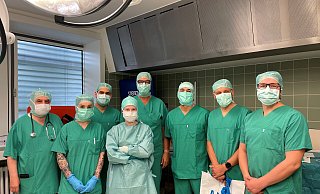 Das Operations-Team um Chefarzt Mathias Löhnert. - Klinikum Bielefeld Das Operations-Team um Chefarzt Mathias Löhnert. - Klinikum Bielefeld
