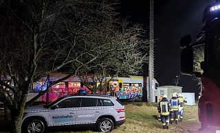 Die Eurobahn wollte den Zug mit seinen Fahrgästen zunächst gar nicht evakuieren, erklärt sie jetzt. - Feuerwehr Bad Driburg Die Eurobahn wollte den Zug mit seinen Fahrgästen zunächst gar nicht evakuieren, erklärt sie jetzt. - Feuerwehr Bad Driburg