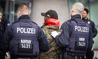 Polizei und Ordnungsamt bestreiften gemeinsam die Innenstadt, als plötzlich ein Verdächtiger vor ihnen davonlief. Es kam zur Festnahme. - Symbolfoto: NW-Archiv Polizei und Ordnungsamt bestreiften gemeinsam die Innenstadt, als plötzlich ein Verdächtiger vor ihnen davonlief. Es kam zur Festnahme. - Symbolfoto: NW-Archiv