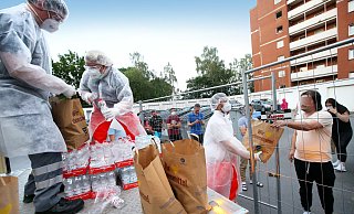Nach dem Corona-Massenausbruch beim Rheda-Wiedenbrücker Großschlachter Tönnies hatte die Stadt Verl im Sommer 2020 in Sürenheide mehrere Wohnblocks abgeriegelt. - Patrick Menzel Nach dem Corona-Massenausbruch beim Rheda-Wiedenbrücker Großschlachter Tönnies hatte die Stadt Verl im Sommer 2020 in Sürenheide mehrere Wohnblocks abgeriegelt. - Patrick Menzel