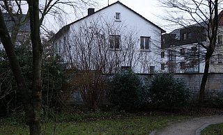 Wo jetzt noch dieses Wohnhaus an der Mälzerstraße 15 steht, soll ein neues Gebäude für Mehrgenerationenwohnen errichtet werden. - Holger Kosbab Wo jetzt noch dieses Wohnhaus an der Mälzerstraße 15 steht, soll ein neues Gebäude für Mehrgenerationenwohnen errichtet werden. - Holger Kosbab