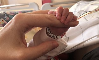 Hebammen begleiten Schwangere vor, während und nach der Geburt ihrer Kinder. - Nicole Fischer (Archiv) Hebammen begleiten Schwangere vor, während und nach der Geburt ihrer Kinder. - Nicole Fischer (Archiv)