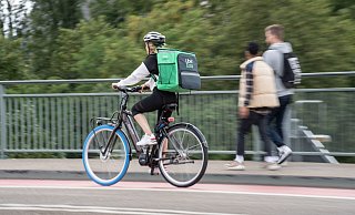 Uber-Eats liefert ab sofort auch im Paderborner Stadtgebiet Essen aus. - Frank Rumpenhorst Uber-Eats liefert ab sofort auch im Paderborner Stadtgebiet Essen aus. - Frank Rumpenhorst