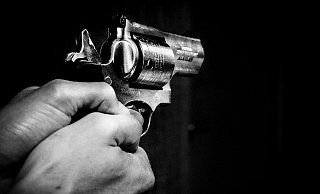 Das Duo trug Waffen und Drogen mit sich herum. - Symbolfoto: Pixabay Das Duo trug Waffen und Drogen mit sich herum. - Symbolfoto: Pixabay