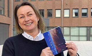 Claudia Fürste hat drei Jahre ihres Lebens ins Buch gepackt. Jahre, die es in sich hatten und die damals Stadtgespräch in der Kurstadt waren. - Nicole Sielermann Claudia Fürste hat drei Jahre ihres Lebens ins Buch gepackt. Jahre, die es in sich hatten und die damals Stadtgespräch in der Kurstadt waren. - Nicole Sielermann
