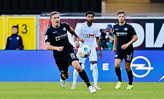 SCP-Akteur Max Kruse (l.) verletzte sich im Heimspiel gegen Osnabrück und fällt nun wohl auch an diesem Freitag im Zweitliga-Duell gegen Kaiserslautern aus. - Besim Mazhiqi SCP-Akteur Max Kruse (l.) verletzte sich im Heimspiel gegen Osnabrück und fällt nun wohl auch an diesem Freitag im Zweitliga-Duell gegen Kaiserslautern aus. - Besim Mazhiqi