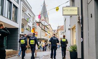 Die Polizei patrouilliert durch die Paderborner Innenstadt während Libori. - BESIM MAZHIQI Die Polizei patrouilliert durch die Paderborner Innenstadt während Libori. - BESIM MAZHIQI