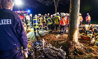 Im Dezember verunglücken auf der Kreisstraße 34 bei Bad Wünnenberg zwei Männer tödlich, ein dritter überlebt schwer verletzt. - (Archivbild) Ralph Meyer Im Dezember verunglücken auf der Kreisstraße 34 bei Bad Wünnenberg zwei Männer tödlich, ein dritter überlebt schwer verletzt. - (Archivbild) Ralph Meyer