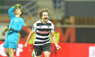 Verls Kapitän Maël Corboz traf zur zwischenzeitlichen 1:0-Führung. Für einen Sieg reichte das am Ende nicht. Die Partie gegen Viktoria Köln endete 2:2. - Jens Dünhölter Verls Kapitän Maël Corboz traf zur zwischenzeitlichen 1:0-Führung. Für einen Sieg reichte das am Ende nicht. Die Partie gegen Viktoria Köln endete 2:2. - Jens Dünhölter