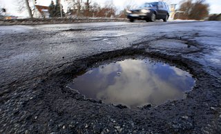 Werden Straßen saniert, müssen Anlieger keine Beiträge zahlen. - Symbolfoto: Jens Büttner/dpa Werden Straßen saniert, müssen Anlieger keine Beiträge zahlen. - Symbolfoto: Jens Büttner/dpa