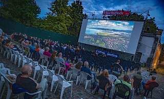 Wenn es Nacht wird in Bielefeld und die sommerliche Hitze einem angenehmen Lüftchen gewichen ist, dürfte das „Luna“-Kino im Ravensberger Park in den kommenden Wochen eine der ersten Adressen für die angenehme Abendgestaltung sein. Foto: Mike-Dennis Müller - Mike-Dennis Mller / www.mdm.photo Wenn es Nacht wird in Bielefeld und die sommerliche Hitze einem angenehmen Lüftchen gewichen ist, dürfte das „Luna“-Kino im Ravensberger Park in den kommenden Wochen eine der ersten Adressen für die angenehme Abendgestaltung sein. Foto: Mike-Dennis Müller - Mike-Dennis Mller / www.mdm.photo