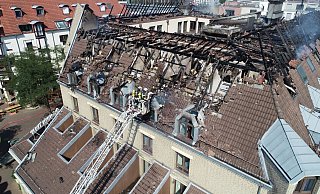Das Gebäude des Golden Tulip Hotels muss nach dem Brand kernsaniert werden. Eine Freigabe von Hotel und der betroffenen Gastronomie ist nicht zu erwarten. - Feuerwehr Bielefeld Das Gebäude des Golden Tulip Hotels muss nach dem Brand kernsaniert werden. Eine Freigabe von Hotel und der betroffenen Gastronomie ist nicht zu erwarten. - Feuerwehr Bielefeld