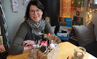 Martina Heggemann und ihre Mitarbeiter gestalten nachhaltige Präsentkörbe aus wiederverwendbaren Materialien auf Anfrage. - Anna-Lena Hinder Martina Heggemann und ihre Mitarbeiter gestalten nachhaltige Präsentkörbe aus wiederverwendbaren Materialien auf Anfrage. - Anna-Lena Hinder