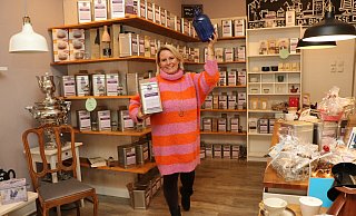 Die 42-jährige Annika Dransfeld bezog 2016 mit ihrem Teeladen das Ladenlokal zwischen der Edoki-Sushi-Bar und dem Restaurant Havana in Paderborn. - Mareike Gröneweg Die 42-jährige Annika Dransfeld bezog 2016 mit ihrem Teeladen das Ladenlokal zwischen der Edoki-Sushi-Bar und dem Restaurant Havana in Paderborn. - Mareike Gröneweg