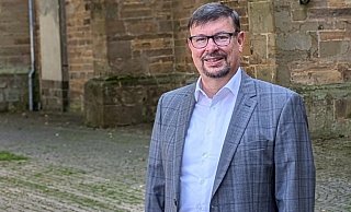 Superindendent Dr. Uwe Gryczan stellte sich den Fragen der Neuen Westfälischen. Als Kulisse diente die St.-Andreas Kirche Lübbecke, die eine Innenraumsanierung dringend nötig hätte. - Volker Knickmeyer Superindendent Dr. Uwe Gryczan stellte sich den Fragen der Neuen Westfälischen. Als Kulisse diente die St.-Andreas Kirche Lübbecke, die eine Innenraumsanierung dringend nötig hätte. - Volker Knickmeyer