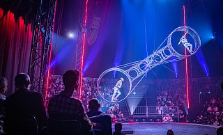 Das „Todesrad“ gehört zu den Markenzeichen von „Flic Flac“. Angesichts der waghalsigen Akrobatik will die Programmchefin nicht von überholter Routine sprechen. - Mike-Dennis Mller / www.mdm.photo Das „Todesrad“ gehört zu den Markenzeichen von „Flic Flac“. Angesichts der waghalsigen Akrobatik will die Programmchefin nicht von überholter Routine sprechen. - Mike-Dennis Mller / www.mdm.photo