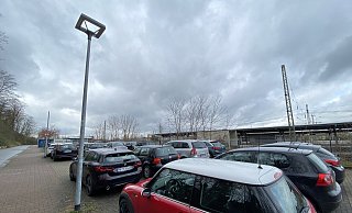Die Beleuchtung auf dem Park-and-Ride-Parkplatz auf der Südseite des Bahnhofs ist repariert. - Dirk Windmöller Die Beleuchtung auf dem Park-and-Ride-Parkplatz auf der Südseite des Bahnhofs ist repariert. - Dirk Windmöller