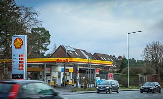 Die Shell-Tankstelle auf der Nordseite der Brackweder Straße wird für den Weiterbau der Stadtbahnlinie 1 weichen müssen. - Sarah Jonek Fotografie Die Shell-Tankstelle auf der Nordseite der Brackweder Straße wird für den Weiterbau der Stadtbahnlinie 1 weichen müssen. - Sarah Jonek Fotografie