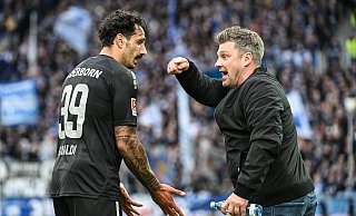 SCP-Trainer Lukas Kwasniok und sein Stürmer Adriano Grimaldi haben keine allzu guten Erinnerungen an Elversberg. - picture alliance SCP-Trainer Lukas Kwasniok und sein Stürmer Adriano Grimaldi haben keine allzu guten Erinnerungen an Elversberg. - picture alliance
