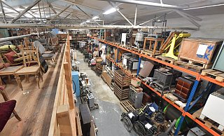 Das Museums-Magazin an der Oststraße: In einer maroden alten Fabrikhalle hat sich im Laufe der Jahre ein Sammelsurium unterschiedlichster Gegenstände angehäuft. - Jens Dünhölter Das Museums-Magazin an der Oststraße: In einer maroden alten Fabrikhalle hat sich im Laufe der Jahre ein Sammelsurium unterschiedlichster Gegenstände angehäuft. - Jens Dünhölter