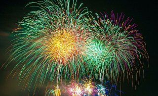 Was fasziniert die Menschen so sehr am Feuerwerk? Dafür gibt es mehrere Erklärungsansätze. - Pixabay Was fasziniert die Menschen so sehr am Feuerwerk? Dafür gibt es mehrere Erklärungsansätze. - Pixabay