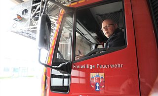 Omikron beschäftigt auch die Leitung der Warburger Feuerwehr um Wehrchef Jürgen Rabbe. - Simone Flörke Omikron beschäftigt auch die Leitung der Warburger Feuerwehr um Wehrchef Jürgen Rabbe. - Simone Flörke