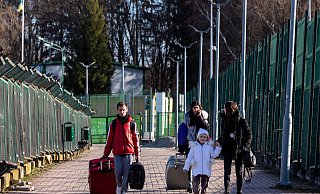 Die ersten Flüchtenden betreten die polnische Grenze - auch hierzulande und in Ostwestfalen bereitet man sich auf die Aufnahme von Flüchtenden vor. - picture alliance / NurPhoto Die ersten Flüchtenden betreten die polnische Grenze - auch hierzulande und in Ostwestfalen bereitet man sich auf die Aufnahme von Flüchtenden vor. - picture alliance / NurPhoto