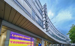 Karstadt Bielefeld schließt in Kürze. Die letzten Beschäftigten haben eine berechtigte Befürchtung. - Andreas Zobe Karstadt Bielefeld schließt in Kürze. Die letzten Beschäftigten haben eine berechtigte Befürchtung. - Andreas Zobe