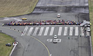 Der Start auf dem Rollfeld reizt viele Teilnehmer am Airport-Run. - Airport Paderborn/Lippstadt Der Start auf dem Rollfeld reizt viele Teilnehmer am Airport-Run. - Airport Paderborn/Lippstadt