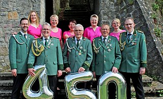 Königspaar mit Hofstaat: Sandra und Rainer Disse (v. l.), Sabine Obergasse-Nekes und Marcus Nekes, Königspaar Gudrun und Hans-Jürgen Krause, Marion und Elmar Lange, Daniela und Thorsten Vogedes. - St. Peter und Paul Vörden Königspaar mit Hofstaat: Sandra und Rainer Disse (v. l.), Sabine Obergasse-Nekes und Marcus Nekes, Königspaar Gudrun und Hans-Jürgen Krause, Marion und Elmar Lange, Daniela und Thorsten Vogedes. - St. Peter und Paul Vörden