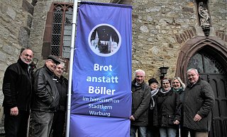 Klaus Stalze (Heimat- und Verkehrsverein, v. l.), Rudi Ryll (Pfarrgemeinderat Warburg), Markus Müller (Feuerwehr Warburg), Christian Voss (Bürgerstiftung), Sabine Bartsch (Kirchengemeinde Altkreis Warburg), Marina Ewe und Heike Kevenhörster (Mittagstisch und Diakonie) sowie Ernst Martin Peitz (Bürgerstiftung). - Dieter Scholz Klaus Stalze (Heimat- und Verkehrsverein, v. l.), Rudi Ryll (Pfarrgemeinderat Warburg), Markus Müller (Feuerwehr Warburg), Christian Voss (Bürgerstiftung), Sabine Bartsch (Kirchengemeinde Altkreis Warburg), Marina Ewe und Heike Kevenhörster (Mittagstisch und Diakonie) sowie Ernst Martin Peitz (Bürgerstiftung). - Dieter Scholz