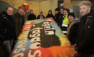 Bis zu 70 junge Närrinnen und Narren haben in diesem Jahr Wagen für den Rosenmontagsumzug in Fürstenberg gebaut. Unterstützung erhalten sie vom Karnevalsverein FCC, erfahrenen Wagenbauern sowie von Landwirten und Privatleuten. - Johannes Büttner Bis zu 70 junge Närrinnen und Narren haben in diesem Jahr Wagen für den Rosenmontagsumzug in Fürstenberg gebaut. Unterstützung erhalten sie vom Karnevalsverein FCC, erfahrenen Wagenbauern sowie von Landwirten und Privatleuten. - Johannes Büttner