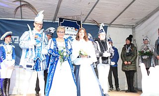 Neue Prinzenpaare: Prinz Holger, der Bilanzierende und Prinzessin Susanne, die Kassierende sowie Kinderprinz Johannes, der Charmante und Kinderprinzessin Emilia, die sportlich Rasante. - CVWB Neue Prinzenpaare: Prinz Holger, der Bilanzierende und Prinzessin Susanne, die Kassierende sowie Kinderprinz Johannes, der Charmante und Kinderprinzessin Emilia, die sportlich Rasante. - CVWB