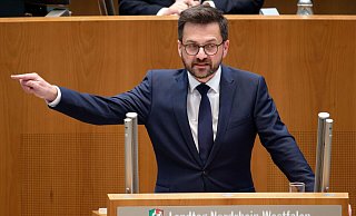 Thomas Kutschaty, Fraktionsvorsitzender der SPD, hielt eine scharfe Haushaltsrede. - Henning Kaiser Thomas Kutschaty, Fraktionsvorsitzender der SPD, hielt eine scharfe Haushaltsrede. - Henning Kaiser