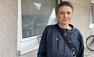 Nicole Kalweit erwehrt sich seit Dezember der Attacken ihres Nachbarn. - Burkhard Hoeltzenbein Nicole Kalweit erwehrt sich seit Dezember der Attacken ihres Nachbarn. - Burkhard Hoeltzenbein