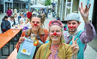 Die Klinikclowns sind wieder dabei und begleiten das Altstadt-Frühstück mit heiteren Einlagen. Auch die Shademakers-Stelzenläufer kommen. - BARBARA FRANKE Die Klinikclowns sind wieder dabei und begleiten das Altstadt-Frühstück mit heiteren Einlagen. Auch die Shademakers-Stelzenläufer kommen. - BARBARA FRANKE