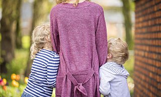 Kindergeld und Kindersofortzuschlag sollen um fünf Euro steigen. - picture alliance / epd-bild Kindergeld und Kindersofortzuschlag sollen um fünf Euro steigen. - picture alliance / epd-bild