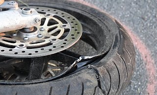Das Motorrad musste abgeschleppt werden. - (Symbolbild): Andreas Eickhoff Das Motorrad musste abgeschleppt werden. - (Symbolbild): Andreas Eickhoff
