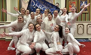 Das Tanzteam "Next Step" ist amtierender Vize Europameister und Vize Deutscher Meister im Bereich Dance4Fans (Videoclip-Dance). Bei so einer großen Show, wie der von DJ Bobo mit zu tanzen, war aber auch für sie einmalig. - Next Step Das Tanzteam "Next Step" ist amtierender Vize Europameister und Vize Deutscher Meister im Bereich Dance4Fans (Videoclip-Dance). Bei so einer großen Show, wie der von DJ Bobo mit zu tanzen, war aber auch für sie einmalig. - Next Step