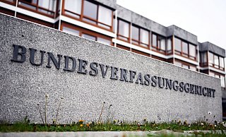 Das Bundesverfassungsgericht soll gegen politische Einflussnahme abgesichert werden. - Uli Deck Das Bundesverfassungsgericht soll gegen politische Einflussnahme abgesichert werden. - Uli Deck