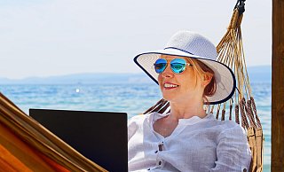 Remote Work wird immer beliebter. Hauptsache der Weg ins Internet ist frei, der Arbeitsort egal. - picture alliance / Zoonar Remote Work wird immer beliebter. Hauptsache der Weg ins Internet ist frei, der Arbeitsort egal. - picture alliance / Zoonar
