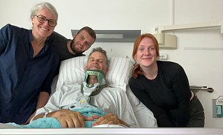 Nach seinem schweren Radunfall in den USA liegt Christoph Hinkel in einer Heidelberger Klinik. Seine Frau Christiane sowie die Kinder Lennart und Zoe Hinkel besuchen den Schwaneyer dort. - Privat Nach seinem schweren Radunfall in den USA liegt Christoph Hinkel in einer Heidelberger Klinik. Seine Frau Christiane sowie die Kinder Lennart und Zoe Hinkel besuchen den Schwaneyer dort. - Privat