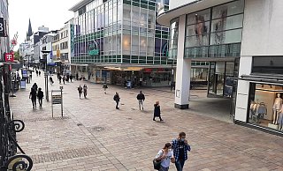 Corona-Shopping in der Paderborn City: Für den Einzelhandel gibt es ab Samstag wieder Lockerungen. - Lena Henning Corona-Shopping in der Paderborn City: Für den Einzelhandel gibt es ab Samstag wieder Lockerungen. - Lena Henning