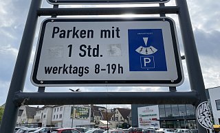 Autofahrer dürfen tagsüber höchstens eine Stunde frei parken auf dem Westertor-Parkplatz. Ist das ein Problem für den Lübbecker Einzelhandel? - Heike von Schulz Autofahrer dürfen tagsüber höchstens eine Stunde frei parken auf dem Westertor-Parkplatz. Ist das ein Problem für den Lübbecker Einzelhandel? - Heike von Schulz